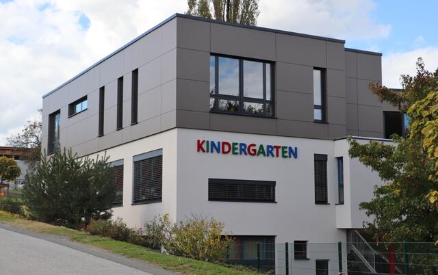 Der vergrößerte Kindergarten Dobl schafft Platz für Kinder und fügt sich harmonisch in das Ortsbild. | Foto: Edith Ertl