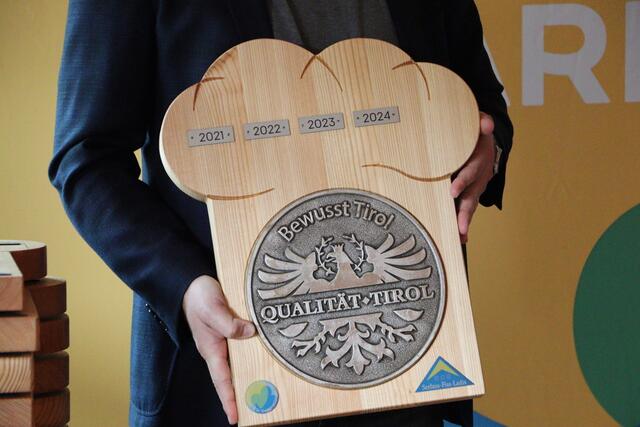 Die "Bewusst Tirol" Münze ging an 15 ausgezeichnete Betriebe. | Foto: Seelos