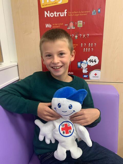 Matthias Secklehner aus Gschwandt mit Helfi. | Foto: OÖJRK