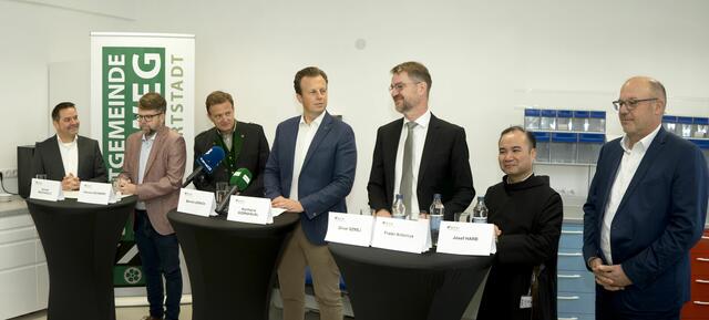 Günter Reichhold, Hannes Schwarz, Bernd Leinich, Karlheinz Kornhäusl, Oliver Szmej, Prior Antonius Nguyen und Josef Harb. | Foto: Schindler