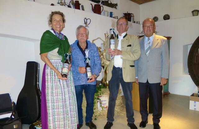 Große Freude beim Vereinsvorstand der "Freunde des Museumshofes Kammern" zum 15-jährigen Bestehen: Erna Schuss, Alois Gamsjäger, Rüdiger Böckel mit Bürgermeister Karl Dobnigg (v.l.) | Foto: Franz Sattler