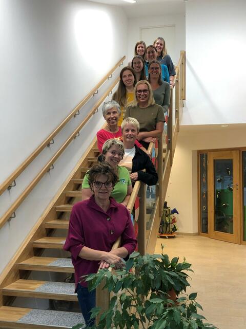 Kindergartenleiterin Karoline Granitzer mit ihrem Team | Foto: Gemeinde Stockenboi