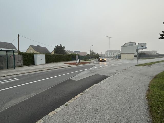 Hier startet der Schulbus seine Route durch Velm. Zeitgleich ist dies auch das Ende, bevor es Richtung Himberg geht. | Foto: Alexander Paulus