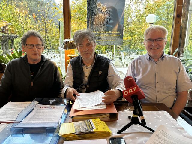 Dietmar Leiter, Fritz Gurgiser und Armin Gadner besetzten das Podium und beantworteten zahlreiche Fragen. | Foto: Perktold