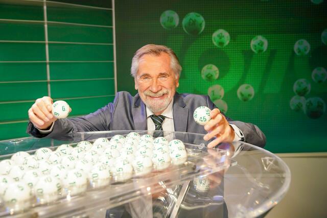 Auch ORF-Urgestein Peter Rapp moderierte schon Lotto-Bonusziehungen. | Foto: ORF/Günther Pichlkostner