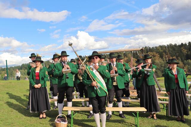 Mit dem Spielmannszug eröffnete die Trachtenkapelle Dobl den Festakt | Foto: Edith Ertl