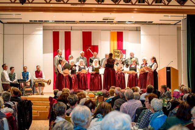 Bestens besucht war der Eröffnungsabend der Treffner Kulturwochen 2024. Gestaltet wurde der Abend vom Gemischten Chor Gegendtal.