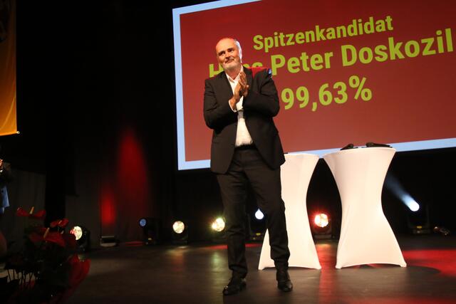Landeshauptmann Hans Peter Doskozil wurde in seinem Amt als Landesparteivorsitzender bestätigt.  | Foto: Eduard Wimmer