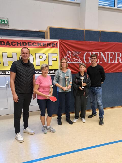 Damen Einzel v-l; Sportstadtrat Admir Mehmedovic, Edith Frey, Sonja Simlinger, Jutta Riha, GMR. David Brandl 