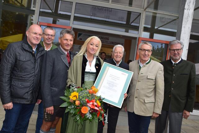Ehrung für die Tischlerei Gruber. | Foto: Verderber