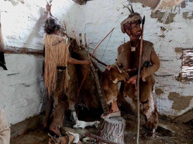 Die Jäger mit ihren Fellen !