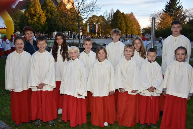 Abschluss-Gottesdienst in der Stiftskirche Waldhausen - Bischöfliche Visitation Dekanat Grein 2024. Minis aus St. Georgen/W.  | Foto: Robert Zinterhof