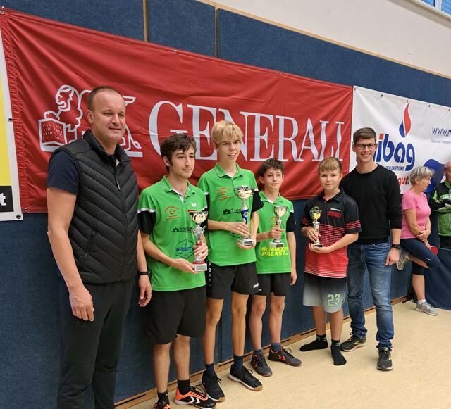 U19 Bewerb von links; Sportstadtrat Admir Mehmedovic, Sebastian Meister, Klemens Stiefvater, Michael Völkl, Jonas Koller, GMR. David Brandl 