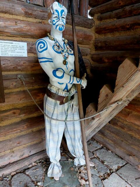In der Schauhütte der 
Kelten-Krieger !