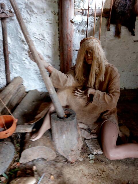 Beim Mahlen von Getreide !