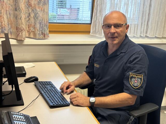 Bezirkspolizeikommandant Johannes Prennsberger gibt Tipps. | Foto: Zezula