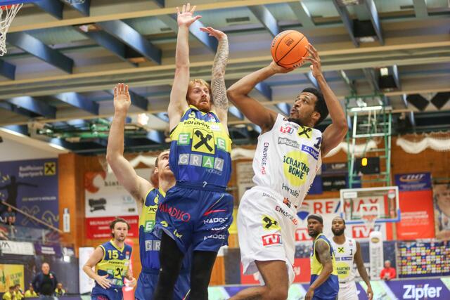 Raiffeisen Swans Gmunden vs. UBSC Raiffeisen Graz – so lautete das Duell am 13. Oktober. | Foto: Kienesberger