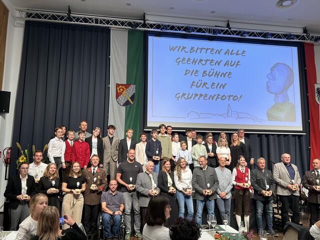 Die Preisträger mit ihren Poldi-Awards. | Foto: RegionalMedien