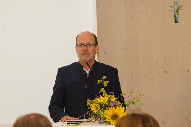 Schulleiter der Bioschule Johann Gaisberger bei der Eröffnung des Festaktes | Foto: Alfred Hofer