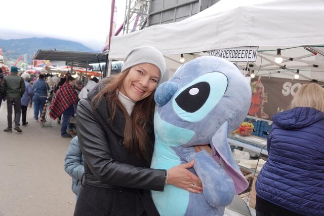 Ob sich hier wohl jemand in ihr neues Kuscheltier verliebt hat? | Foto: Michael Blinzer