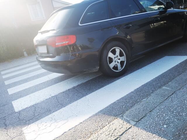 Beim Überqueren des Schutzweges wurde ein 30-Jähriger angefahren und leicht verletzt. | Foto: Ulrike Plank