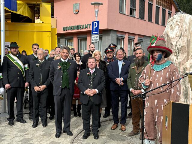 Landesrat Werner Amon freute sich den Maxlaunmarkt offiziell eröffnen zu dürfen. | Foto: Brunner