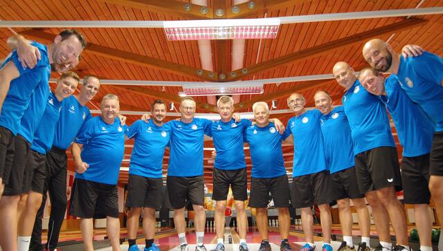 KSK Klagenfurt-Magdalensberg
von links: Martin Oberrauner, Patrick Geier, Rafael Waldhauser, Günter Wiederin, Günter Snieder sen., Daniel Waldhauser, Werner Rössler, Walter Gruber, Adolf Pichler, Ilija Lamesic, Dominik Konec, Andrej Lahovec, Günter Snieder jun. und Roman Leitner
