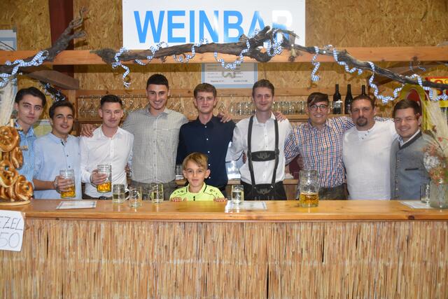Beim Oktoberfest gab es auch eine Weinbar. | Foto: Michael Strini