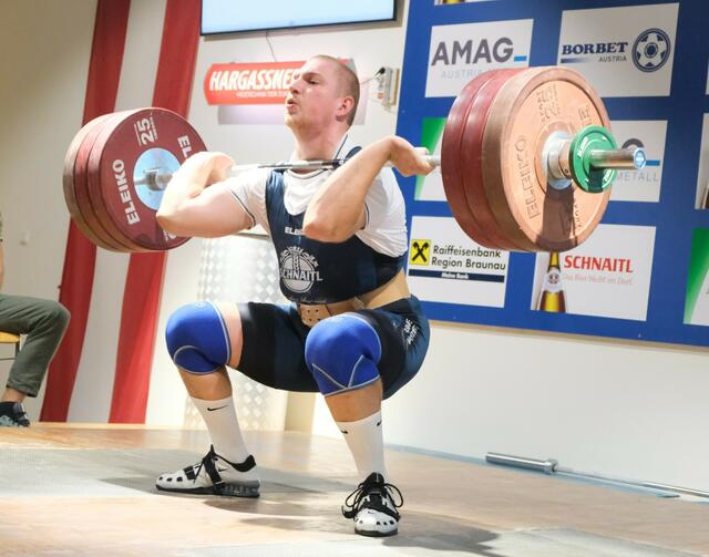 Julian Heidenbauer (Innviertel) beim umsetzen von 177 kg.

Foto: Thomas Sauerlachner