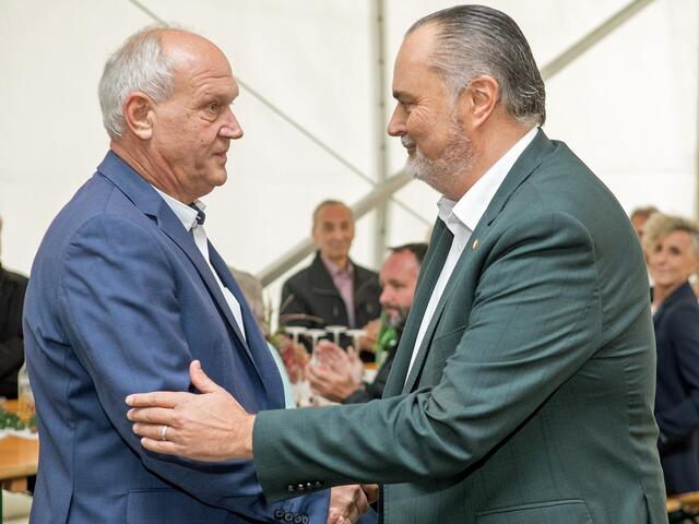 Landeshauptmann Hans Peter Doskozil (rechts) bedankte sich bei Bürgermeister Wolfgang Sodl. | Foto: Landesmedienservice