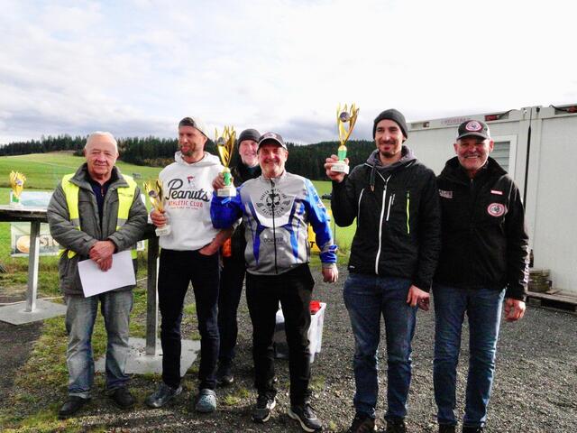 Youngtimer 2, von links: Rennleiter Walter Feiel, 3. Peter Proprentner, Gerhard Panzer, 1. Günter Schopohl, 2. Anton Edlinger, Obmann Alfred Steinwidder.
