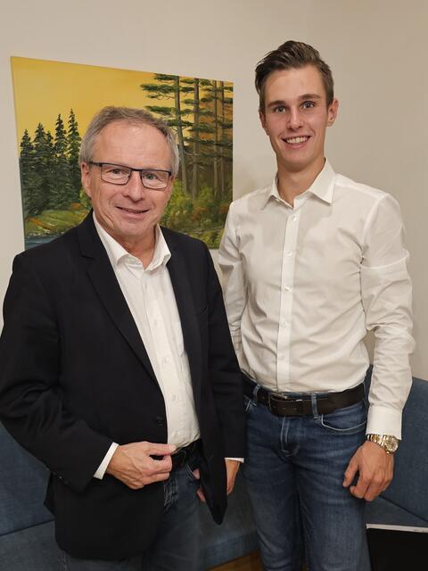 Bezirksparteiobmann Wolfgang Klinger und der wiedergewählte Obmann Bernhard Hinterberger. | Foto: FPÖ GR/EF