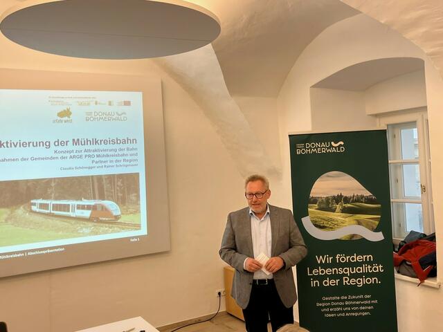 „Wir müssen einzelne Maßnahmen so rasch wie möglich zur Umsetzung bringen. Nur so können wir glaubwürdig vermitteln, dass wir als ARGE Pro Mühlkreisbahn voll hinter dem Konzept stehen und Positives – auch kurzfristig - bewegen wollen.“ ergänzt Bgm. Klaus Falkinger.