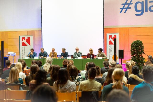 Am Reithmanngymnasium in Innsbruck widmete man sich gemeinsam mit Expertinnen und Experten dem Thema Mentale Gesundheit.  | Foto: Reithmanngymnasium