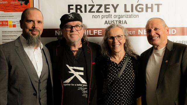 Langjährige Unterstützer, FRIZZEY LIGHT PARTNER, Sponsoren, Bieter, Dr .Philipp Plangger, Bgm von Serfaus Paul und Romana Greiter | Foto: Frizzey Light