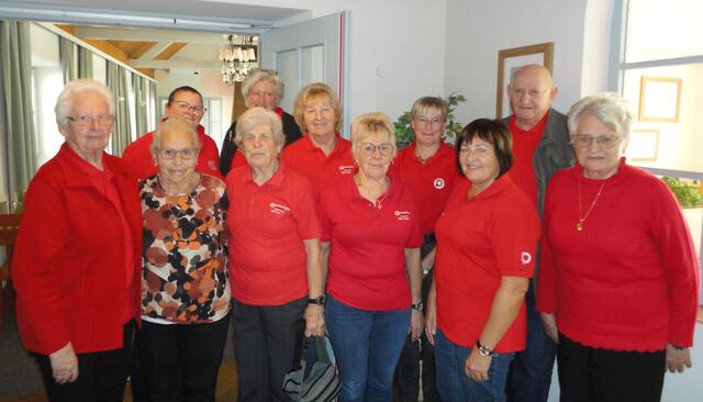 Die beiden Frauentaler Damenmannschaften der Sektion Kegeln im Pensionistenverband mit Vorsitzenden des Pensionistenverbandes OG Frauental Gerhard Fink | Foto: Josef Strohmeier