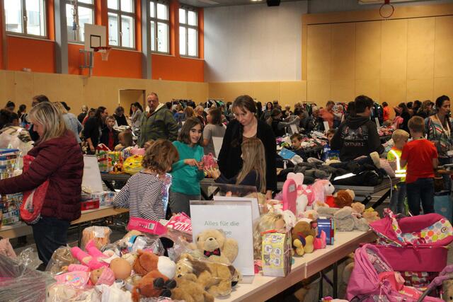 Riesenansturm beim Second Hand-Basar in Mooskirchen | Foto: Cescutti