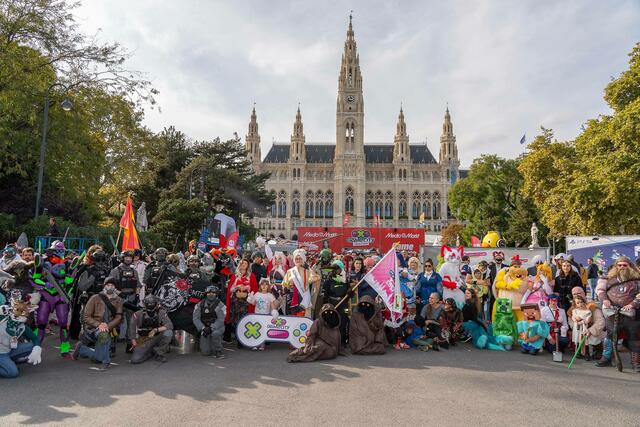 Kostüme wohin das Auge reicht. Die Teilnehmerinnen und Teilnehmer der Cosplay-Parade. | Foto: Andreas Tischler