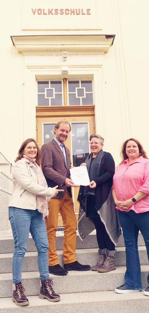 Obmann-Stv. Irene Edtmayer, Obmann Alfred Harl, Direktorin Bettina Svoboda, Elternsprecherin Simone Pinteritsch | Foto: zVg