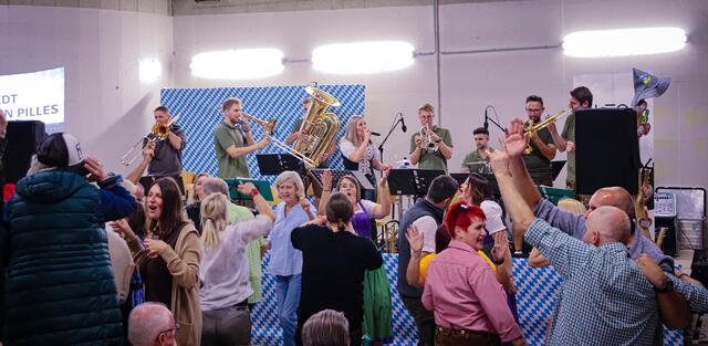 Oktoberfest-Premiere in Neudörfl: Die Veranstaltung, organisiert von der Freiwilligen Feuerwehr Neudörfl war sehr gut besucht.  | Foto: Alejandra Ortiz