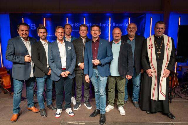 Werner Auer, Dominik Weber, Harald Havlicek,  Matthias Ronge, Franz Enk, Vizebürgermeister Richard Waringer, Wirtschaftsstadtrat Ing. Erich Hauptmann, Rudolf Lick, Propst Petrus Stockinger | Foto: Peter Pfeifer
