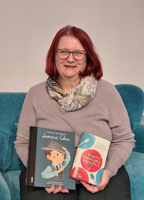 Bibliotheksleiterin Elfi Rothmayer gibt Buchtipps für den (Lese-)Herbst. | Foto: Öffentl. Bibliothek Enns