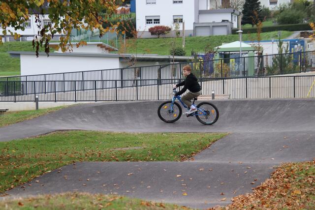 ..., eine Fahrrad-Wellenbahn ... | Foto: Martin Wurglits
