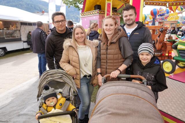 Bei diesen Familien war vor allem der Abstecher in den Kinder- und Vergnügungspark Pflicht. | Foto: Michael Blinzer
