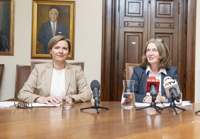 Politisch in der Verantwortung: Das Bürgermeisterinnen-Duo Judith Schwentner und Elke Kahr muss eine Lösung für den Puchsteg finden. | Foto: Foto Fischer/Stadt Graz