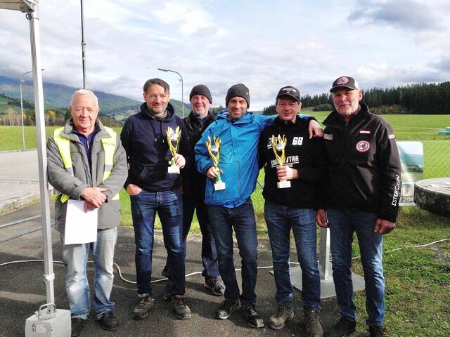 Siegerehrung der schnellsten Klasse, Youngtimer 1. Von links:  Rennleiter Walter Feiel, 3. Johann Kaiser, Vorstandsmitglied Gerhard Panzer, 1. Bernhard Walzer, 3. Christian Kaiser, ESA-Obmann Alfred Steinwidder.