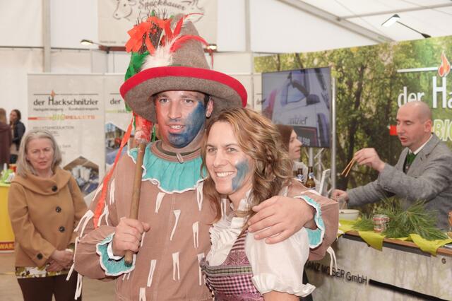 Der Maxlauner sorgte nicht nur für Farbe bei den Damen, sondern stand auch gerne für das ein oder andere Foto parat. | Foto: Michael Blinzer