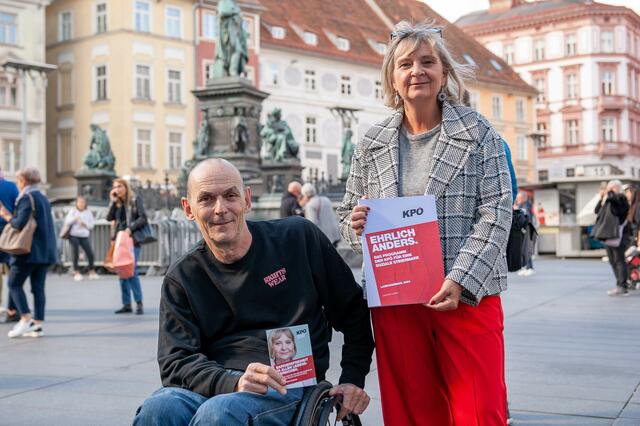 Heinz Sailer (l.) und Claudia Klimt-Weithaler präsentieren das „Leichter Lesen“-Wahlprogramm der KPÖ. | Foto: KPÖ