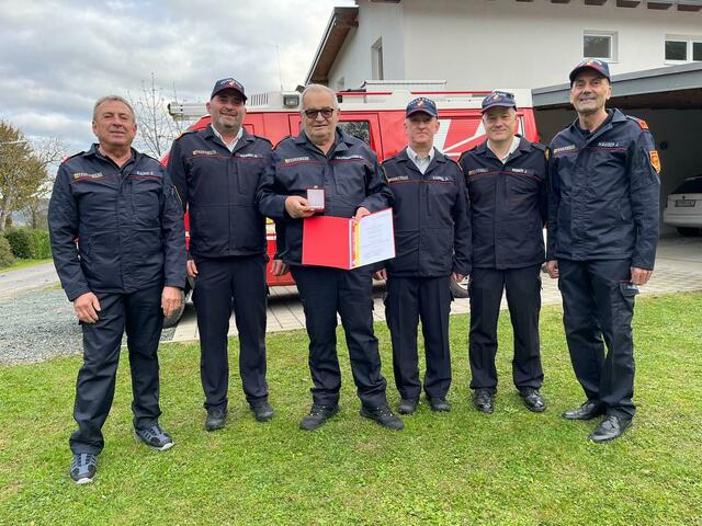 Ehrenfeuerwehrkommandant Rudolf Baumgartner wurde das Verdienstkreuz des Burgenländischen Landesfeuerwehrverbandes verliehen. | Foto: Kurt Kappel