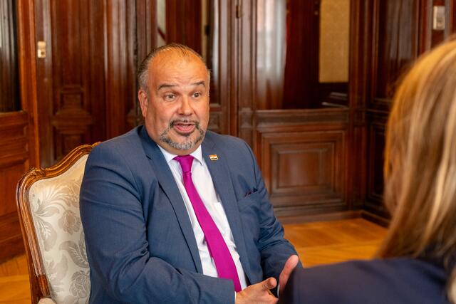 Daniel Glunčić: "Österreich ist eines der gastfreundlichsten Länder, weil es davon auch lebt – also im Bereich Tourismus." | Foto: Gilian Scharf